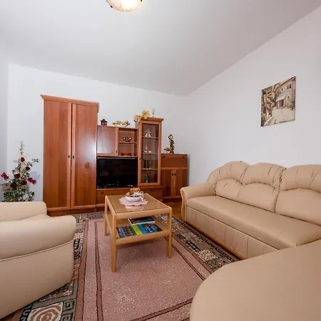 Scerbe 3103 Apartman Mundanije